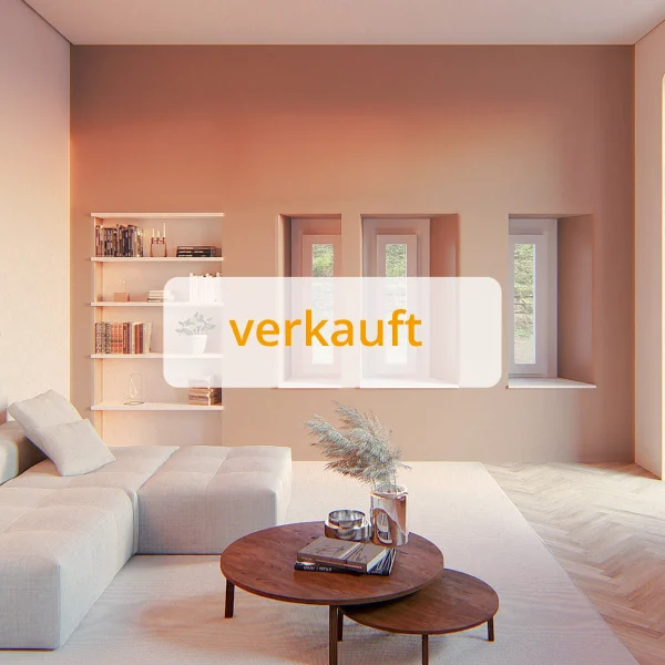 Helles Wohnzimmer mit großen Fenstern, gemütlichem Sofa und stilvoller Einrichtung – darüber liegt ein „verkauft“-Hinweis.