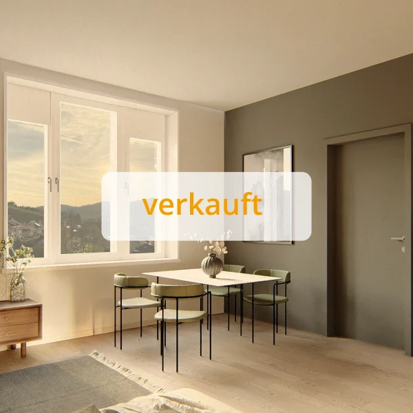 Modern eingerichtetes Ess- und Wohnzimmer mit Blick aus dem Fenster auf die hügelige Landschaft – darüber eingeblendet: „verkauft“.